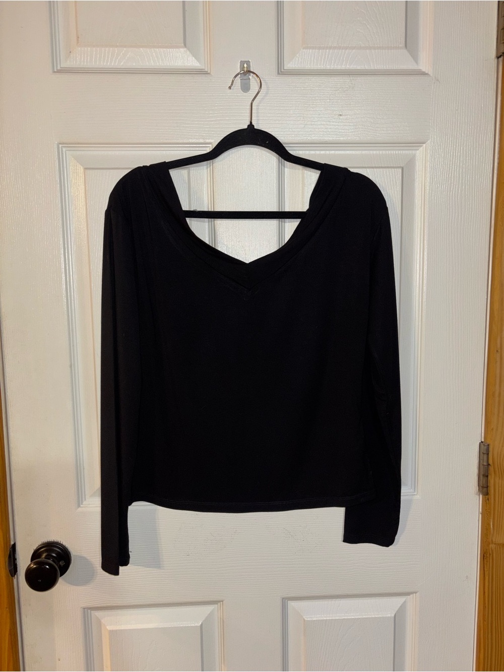 HALARA Black V-Neck Long Sleeve Tee